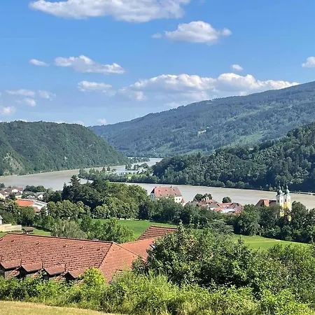 Hofmann Mit Balkon Und Donaublick Apartamento
