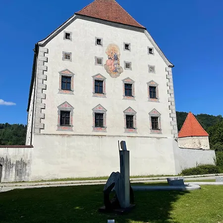 Hofmann Mit Balkon Und Donaublick Apartman *